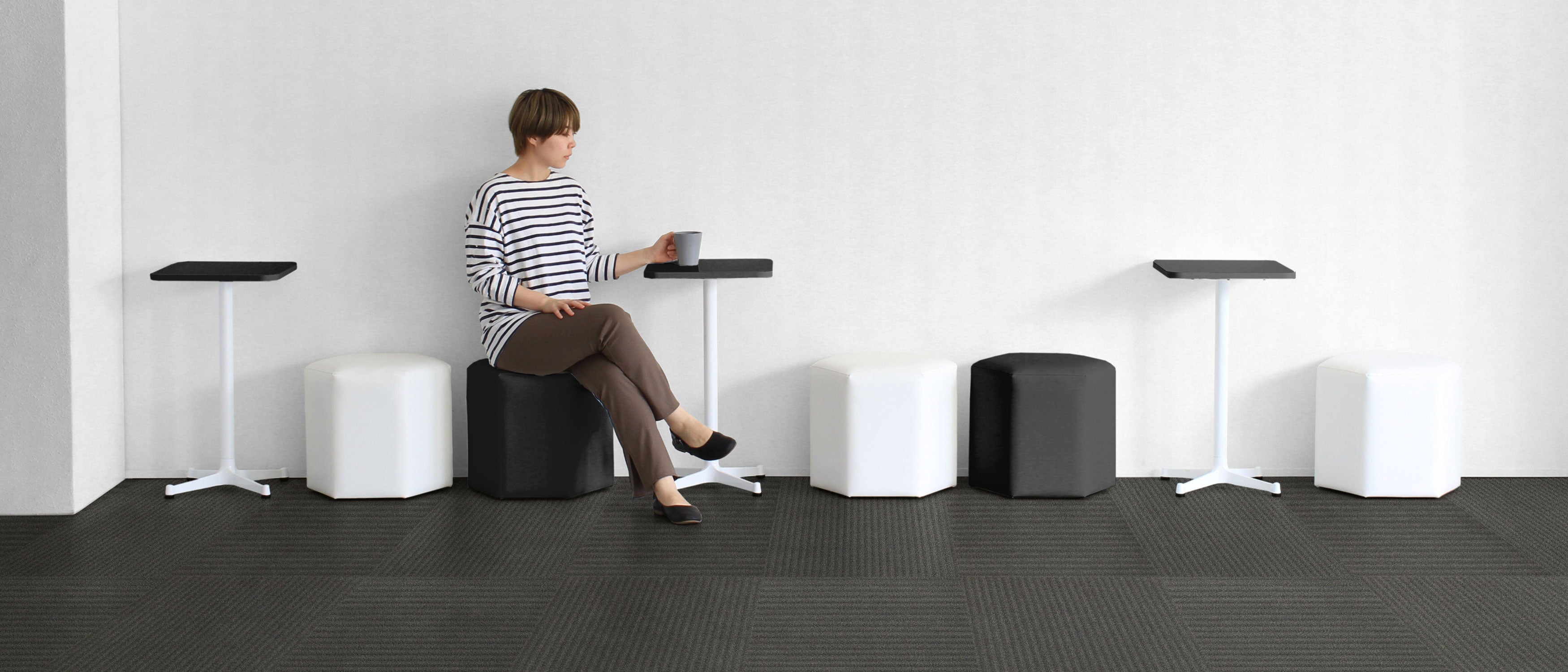 おしゃれな形で人気のスツール - オーダー家具、インテリア通販の