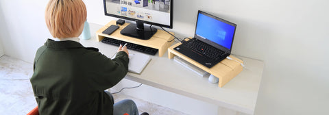 モニタースタンド